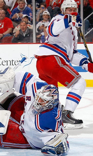 Lundqvist sets Rangers shutout record by blanking Devils